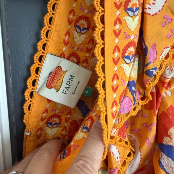 FARM Rio V Neck Ruffle Top Long Sleeve - Picture 3 of 3